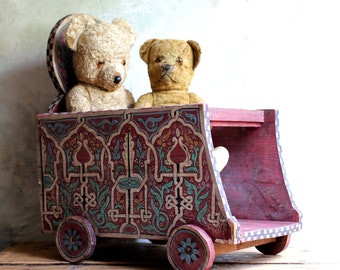 Ancien chariot d'enfant en bois, art folklorique indien, jouet en bois peint à la main, vitrine de voiture d'enfant