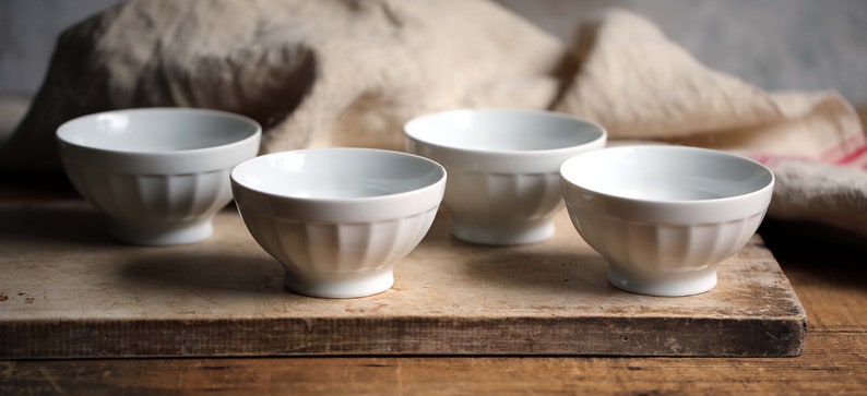 Set of 4 Vintage White Cafe au Lait Bowls French Faceted Porcelain Bowls zdjęcie 2