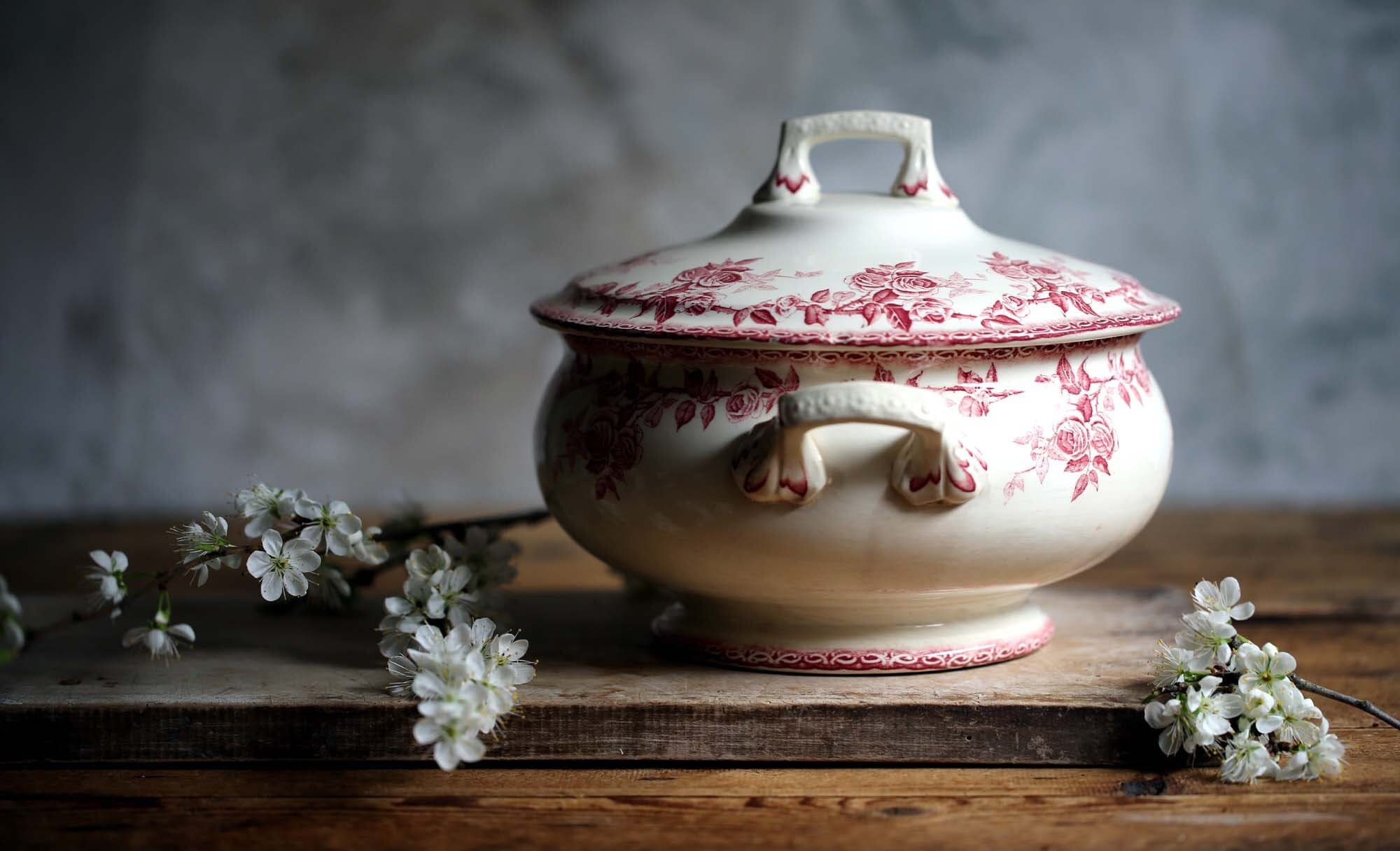 Français Rouge et Blanc Tureen Transferware Ironstone Soupe Légumes Servant Plat Roses H B & Cie Cho