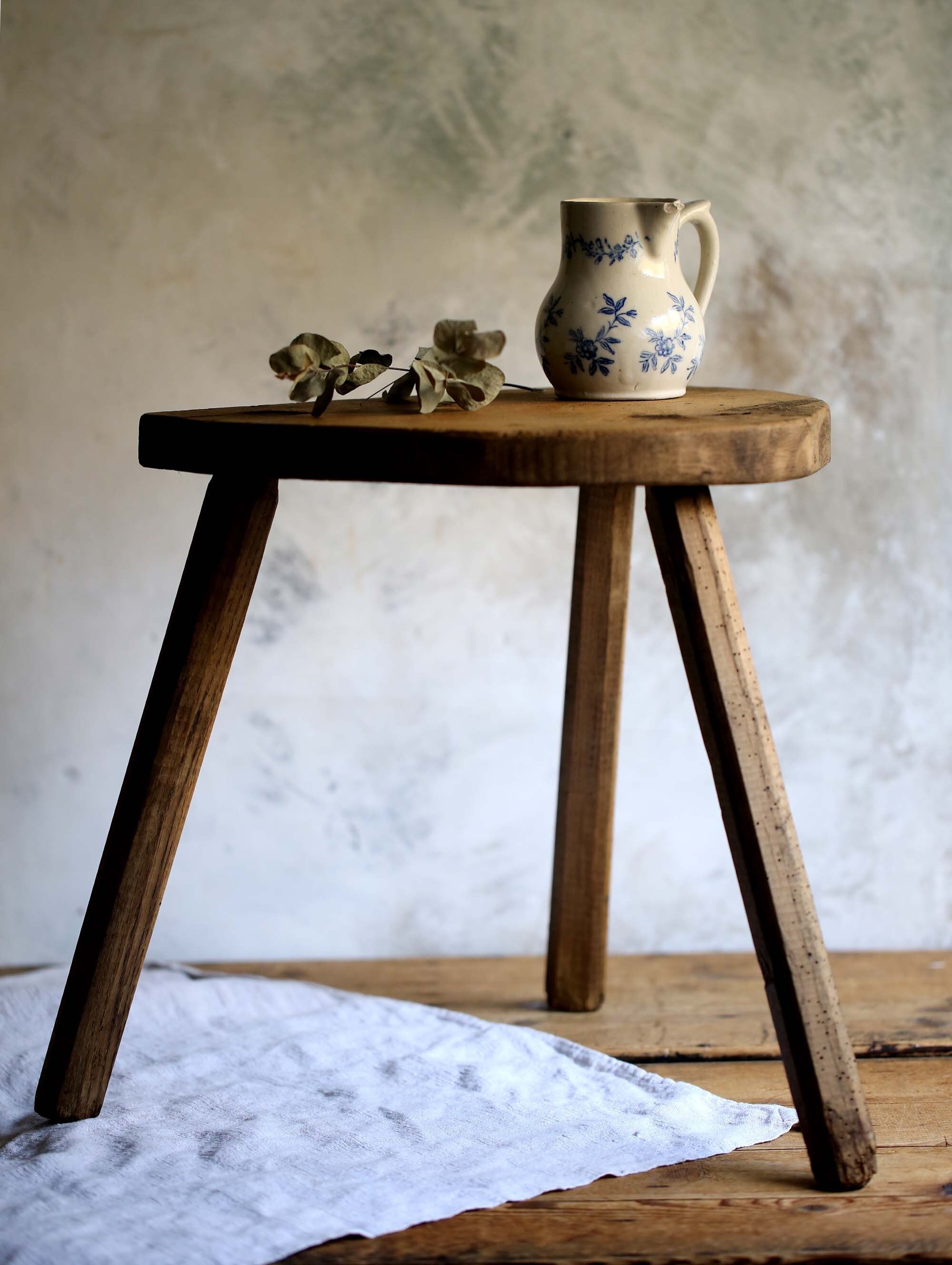 Tabouret de Traite Français Primitif Wabi Sabi Tabouret Rustique Milkmaid Banc en Bois Ferme à Trois