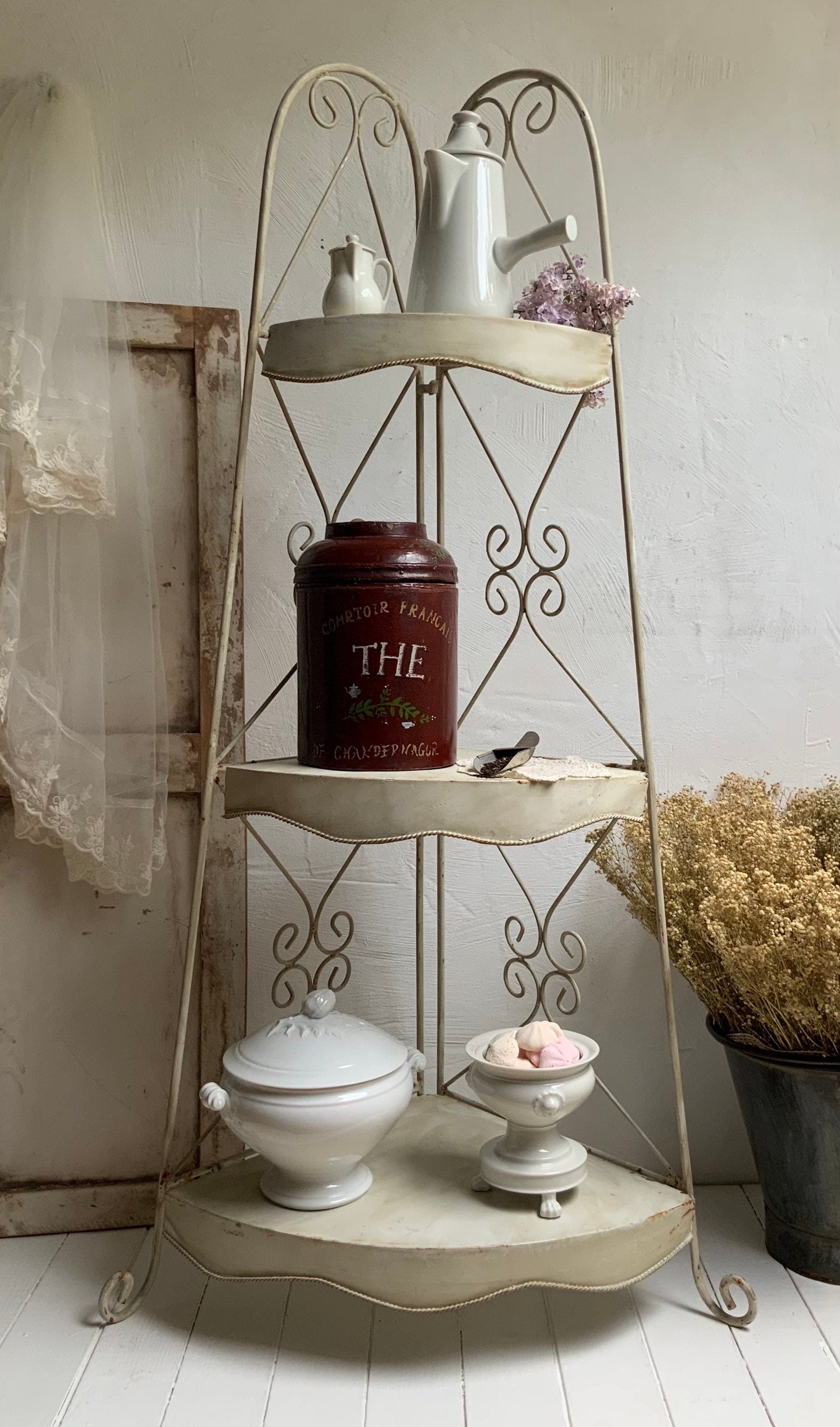 Grande Français Antique Bakers Rack Corner Unit Shop Étagères Affichage Beige Grey Wire Plant Stand 