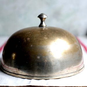 Campana de campana para comida con placa de plata francesa antigua, cubierta vintage para comida.