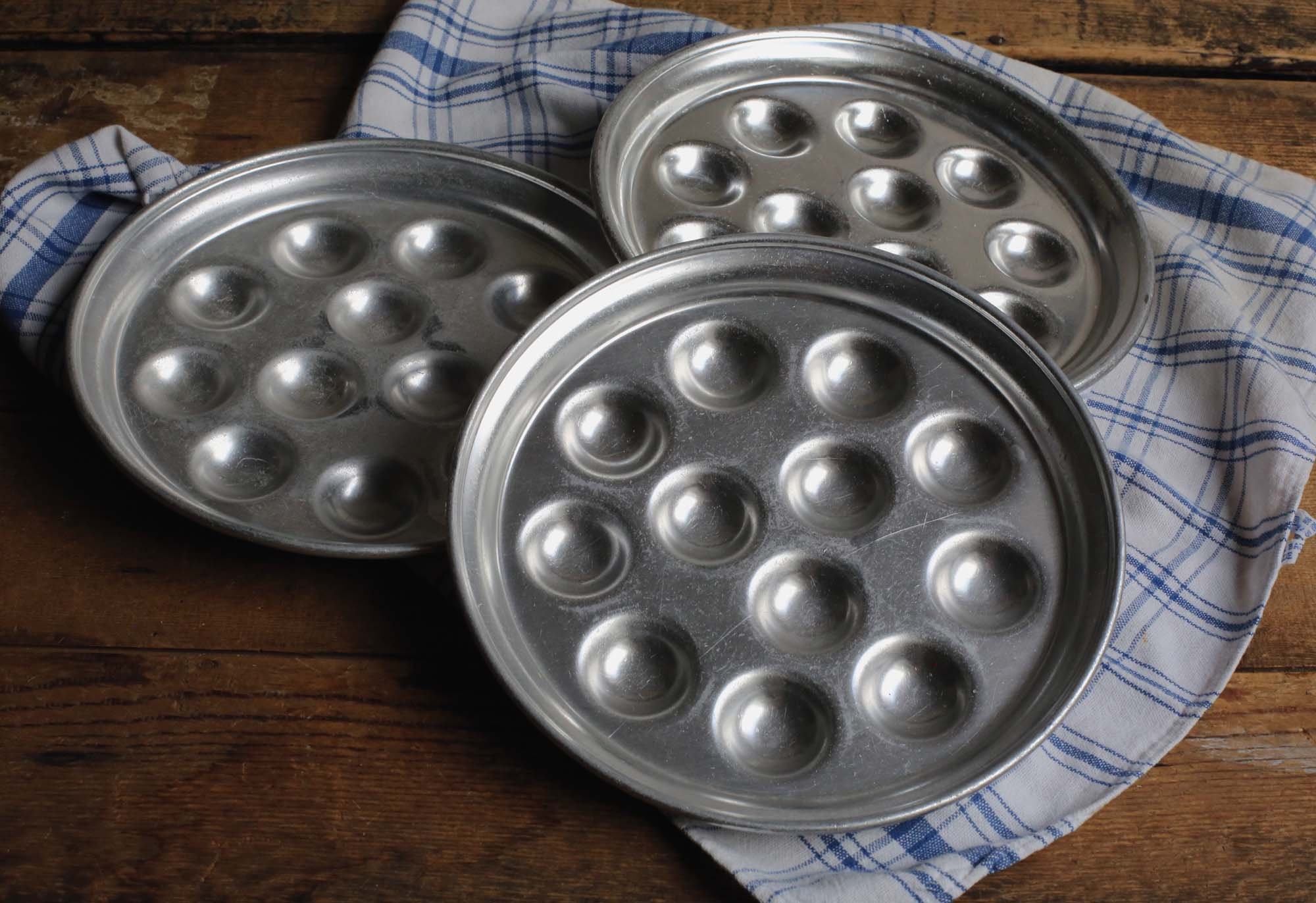 Lot de 3 Plats Service d'escargots en Métal Crustacés Aluminium ou Hors d'œuvre Pans Vintage Françai