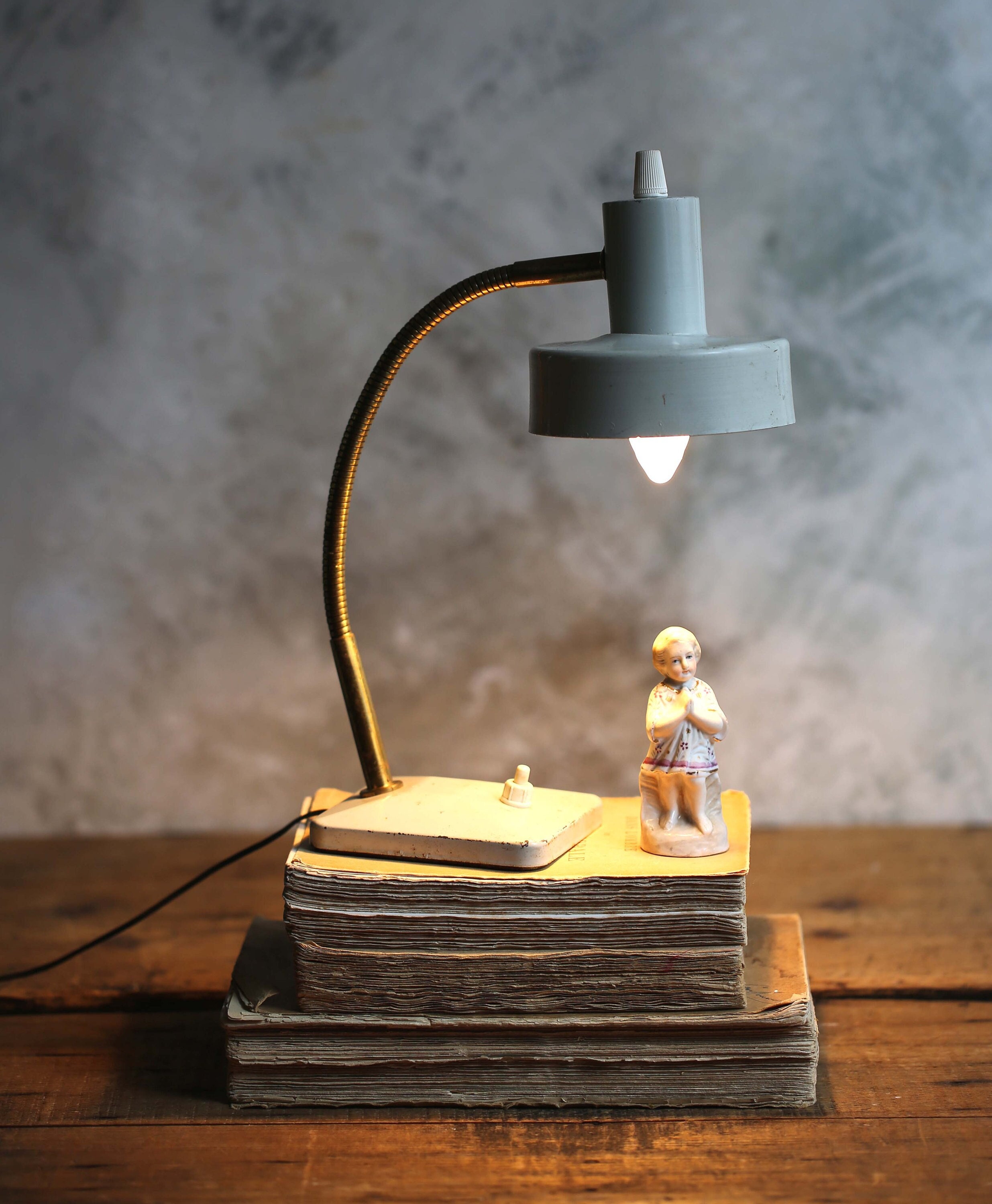 petite lampe à col de cygne français gris vintage bureau travail table lecture