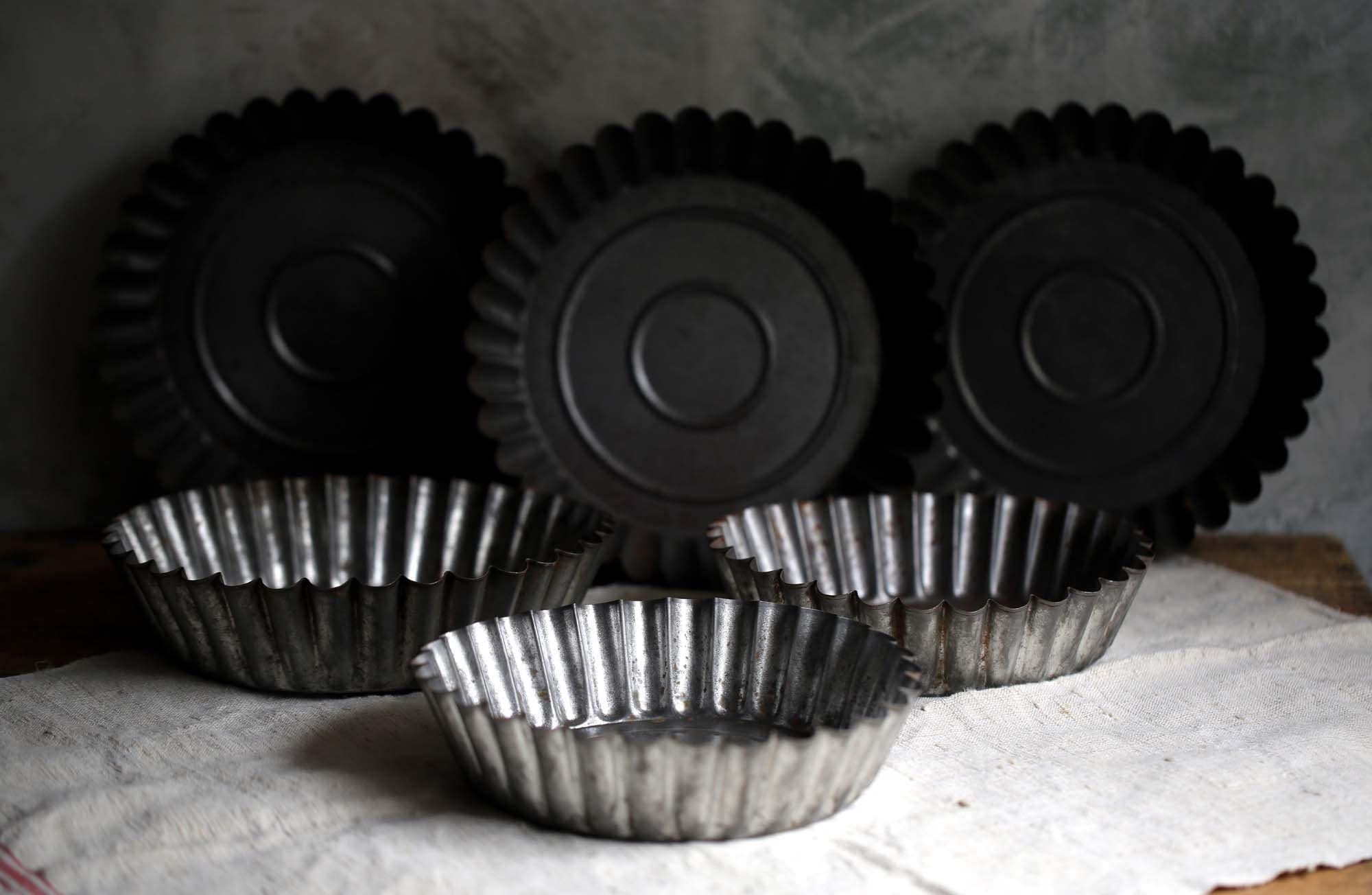 Baker's Mark 24 Cup 1.75 oz. 13 x 18 Glazed Aluminized Steel Mini Muffin / Cupcake Pan - 13 x 18
