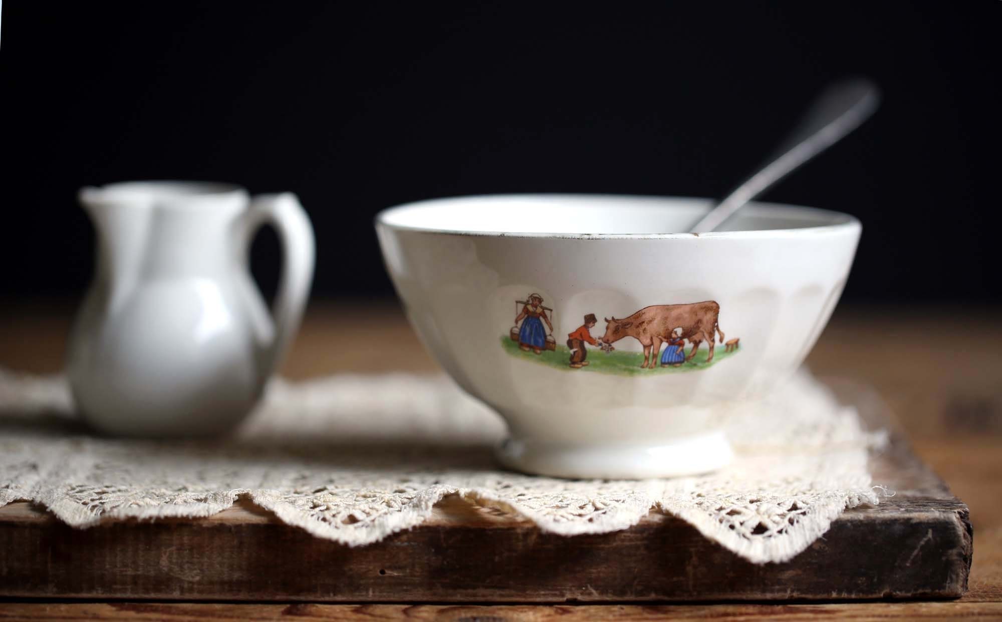 Antique Français Café Au Lait Bol Facettes Ironstone Transferware Milk Maid Scene Vaches Laitières