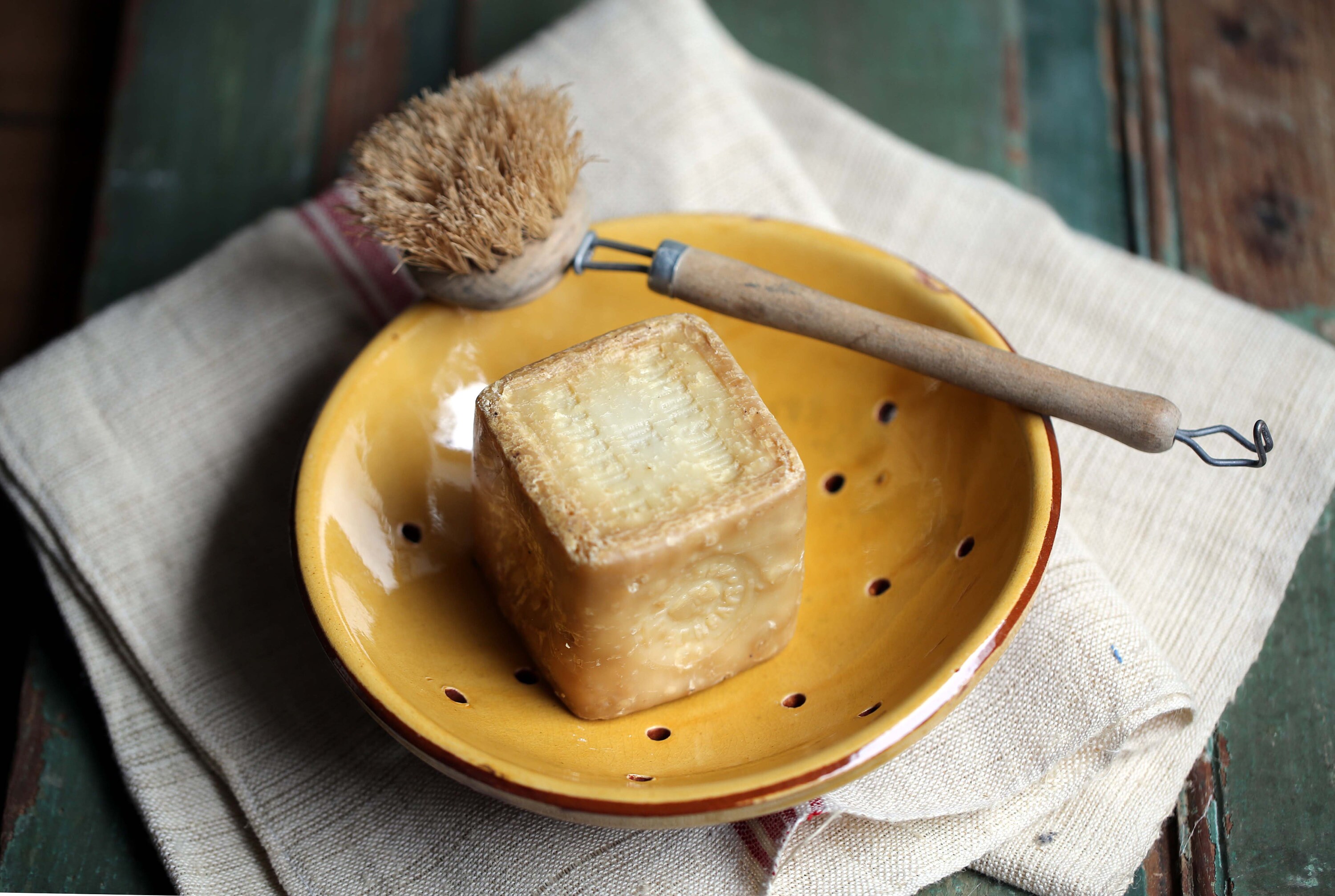 ancienne passoire en céramique, céramique française, à fraises, égouttoir, bol de présentation terre cuite émaillée