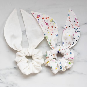 Bow scrunchie set of 2 Linen scrunchies with bow Knot scrunchy Hair accessories Watercolor splash print and off white set