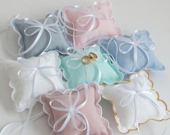 Klein handgemaakt linnen ringkussen – trouwringkussen • Blush, babyroze, lichtblauw, mint met witte rand 5 x 5" (13 x 13 cm)