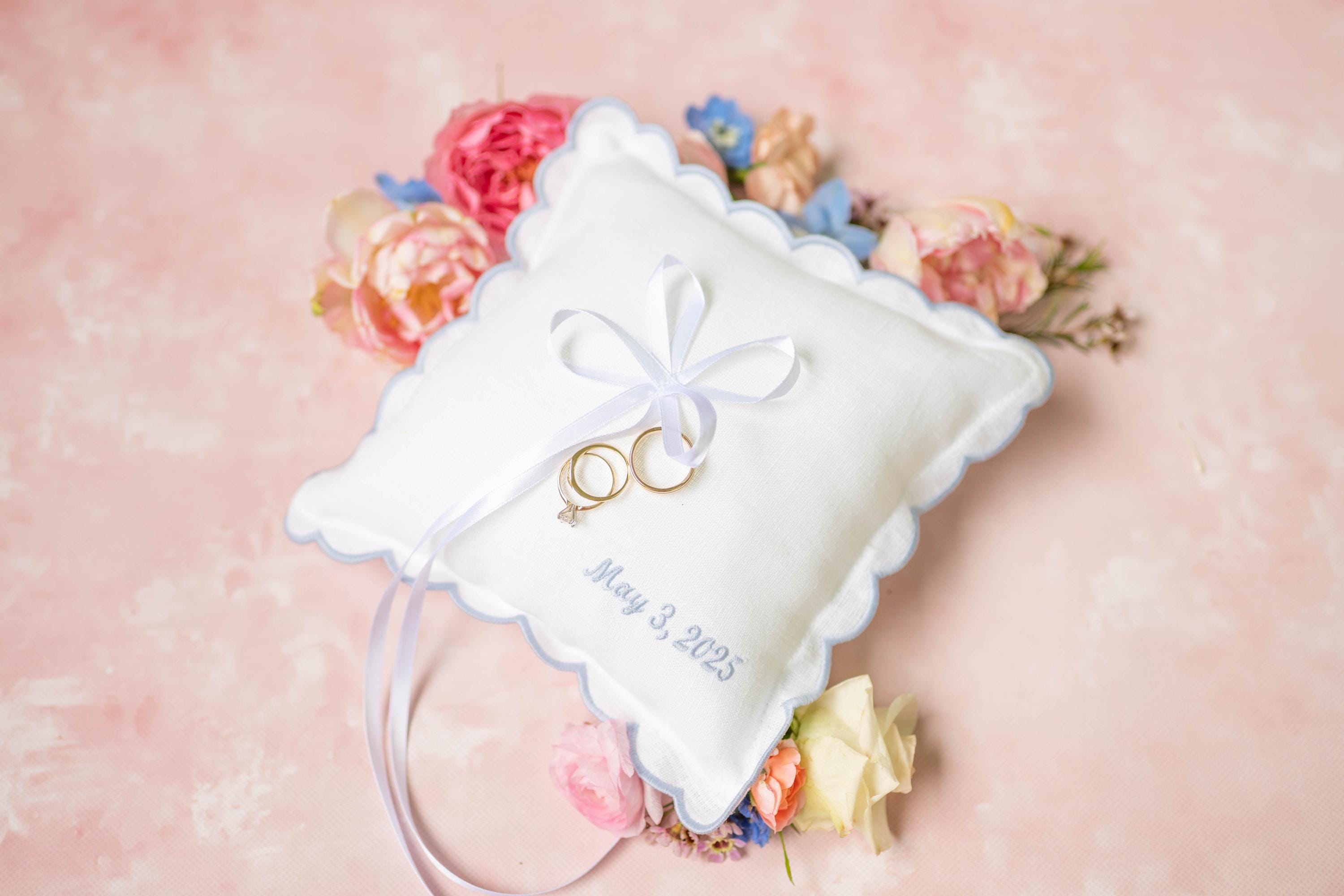 Linen Ring Bearer Pillow with Embroidered Date or Initials – Scalloped Edge Wedding Ring Cushion – 100% Linen, 23x23cm (9x9 in)