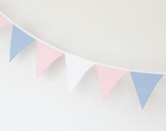 Banner genderdiversiteit: levendig trans-vlagdecor voor Pride-evenementen