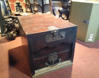 Antique japanese tansu ships chest video
