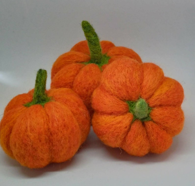 Set of 3, felted pumpkin decor, pumpkin decoration, autumn fall decorations, halloween pumpkin decorations, thanksgiving table decorations image 2