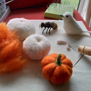 Set of 3, felted pumpkin decor, pumpkin decoration, autumn fall decorations, halloween pumpkin decorations, thanksgiving table decorations image 4