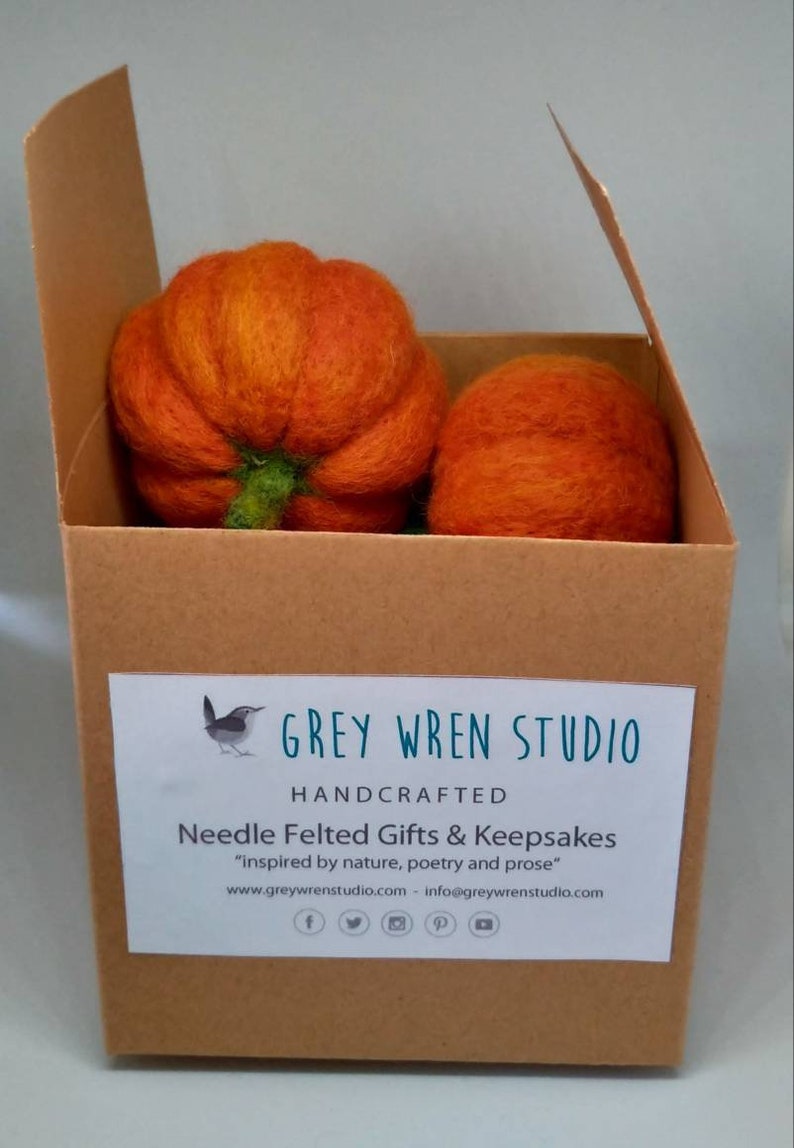 Set of 3, felted pumpkin decor, pumpkin decoration, autumn fall decorations, halloween pumpkin decorations, thanksgiving table decorations image 3