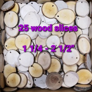 25 Holzscheiben Runden | DIY Handwerk Ornamente-Namensschild-Schlüsselanhänger-Eintrittskarte-Geschenk Gefälligkeiten-Blanko-Etiketten | rustikale Astscheiben aus Holz