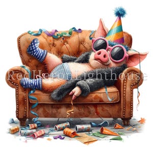 Puede incluir: Un cerdo con un gorro de fiesta y gafas de sol se relaja en un sof&aacute; de cuero marr&oacute;n. El cerdo lleva una camisa a rayas azul y blanca y calcetines azules. Hay serpentinas y confeti de colores esparcidos alrededor del sof&aacute;.