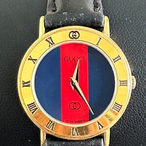 Women’s GUCCI lovely wrist watch❤️?? Gucci Lovely Ladies 6 1/2” Gold-blk Timepiece With a New  main image 2