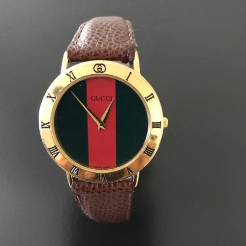 Gucci Lovely Ladies 6 1/2” Gold-blk Timepiece With a New  display picture 2