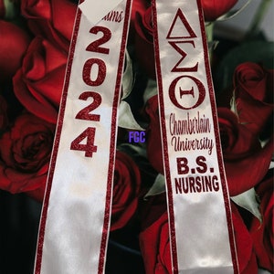 Étole de remise des diplômes personnalisée Delta Sigma Theta, promotion 2024, présentation prédéfinie avec ajouts T-shirt Delta, Delta Sigma Theta, Delta 1913, DST image 1