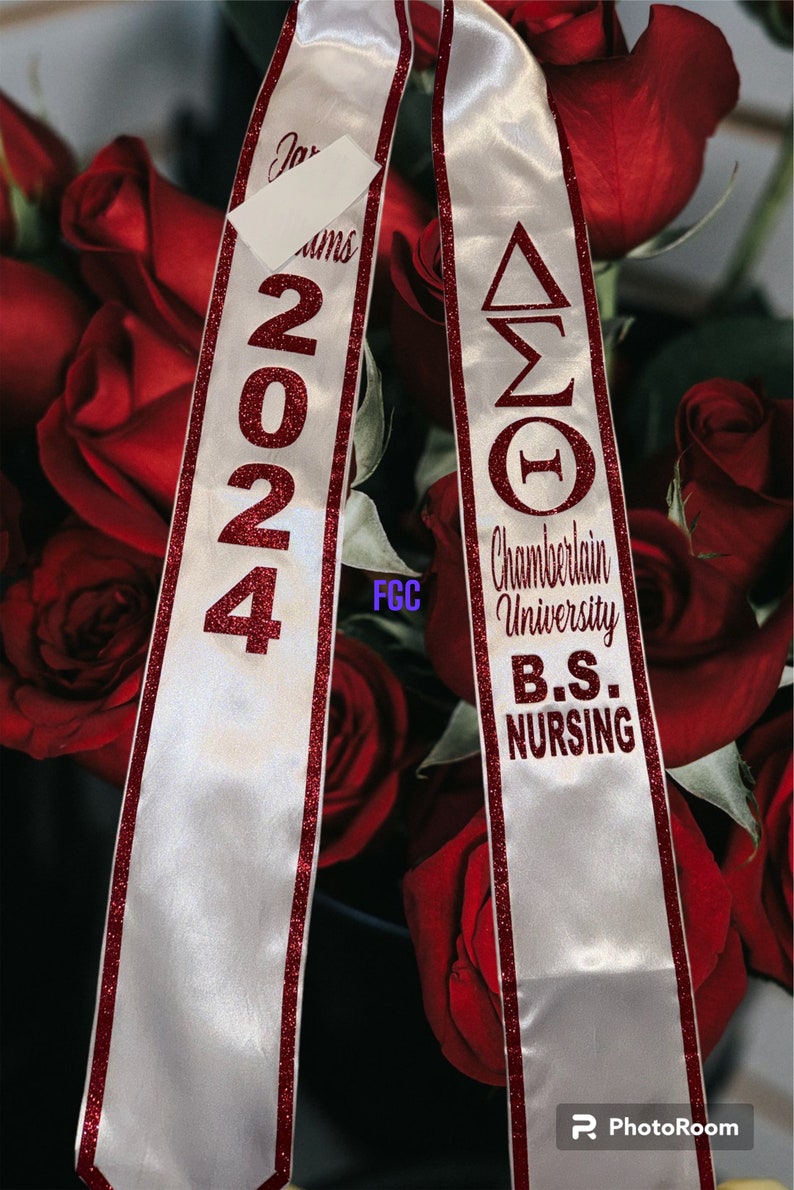 Étole de remise des diplômes personnalisée Delta Sigma Theta, promotion 2024, présentation prédéfinie avec ajouts T-shirt Delta, Delta Sigma Theta, Delta 1913, DST image 1