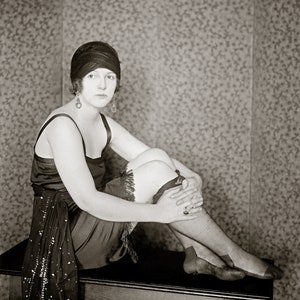 Flapper Fashion, 1922. Vintage Photo Reproduction Print. Black & White Photograph. Roaring 20s, 1920s, Dress, Retro, Historical.