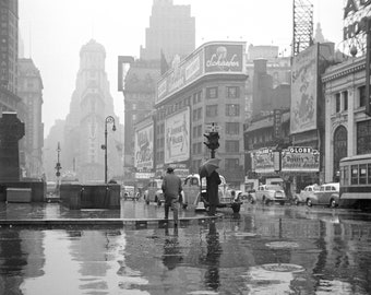 Rainy Day in Times Square, 1943. Digital Photo Download. Vintage Black & White Photograph. Manhattan, New York City, 1940s, 40s.