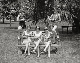 Girls Playing Ukuleles, 1926. Vintage Photo Reproduction Print. Black & White Photograph. Flappers, Musicians, Singers, 1920s, 20s.