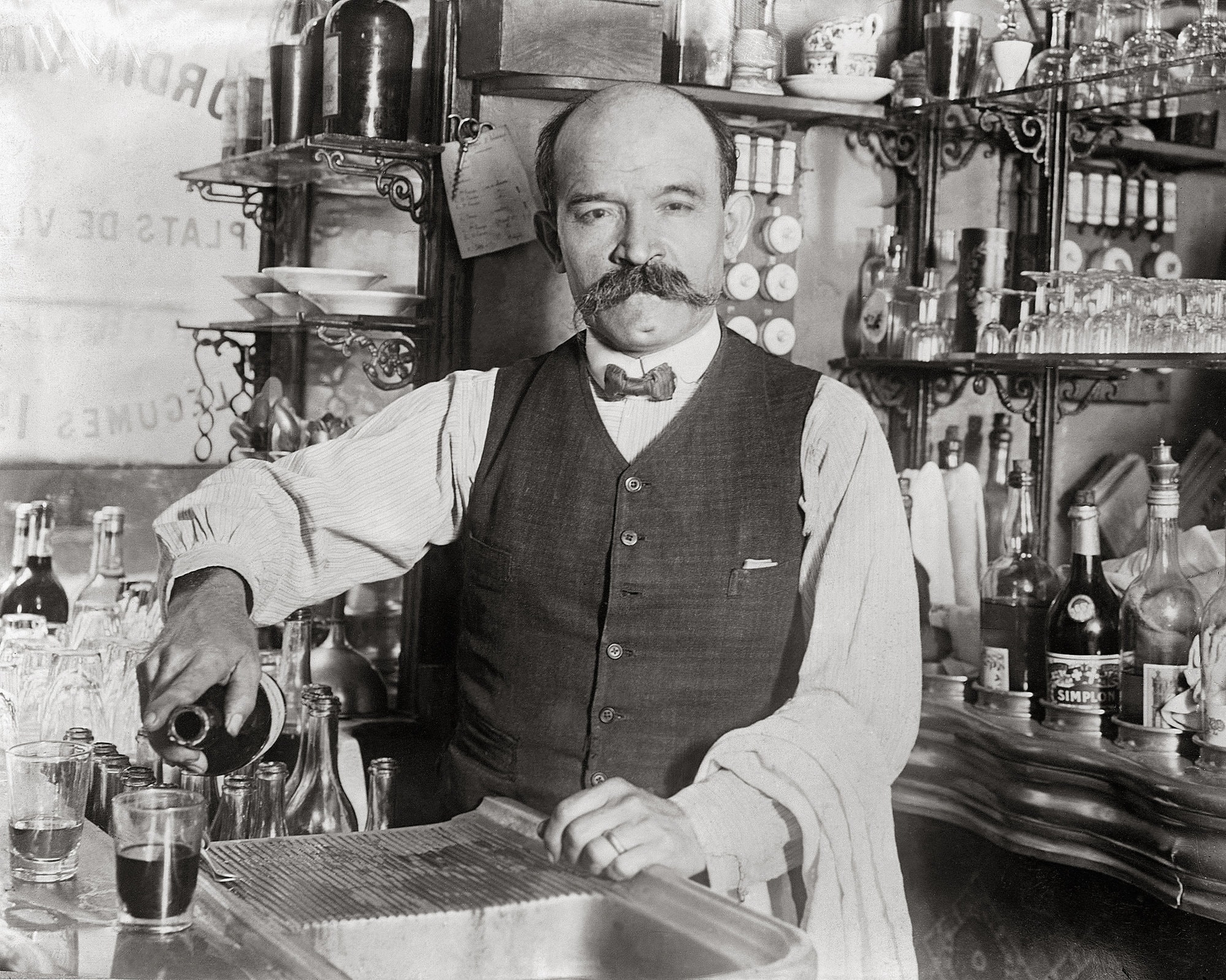 Bartender Pouring Drink, 1910. Vintage Photo Reproduction Print. Black &  White Photograph. Bar, Pub, Saloon, Beer, Wine, Historical. - Etsy