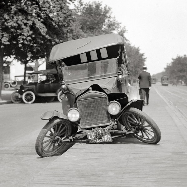Crashed Ford Model T, 1922. Vintage Photo Reproduction Poster Print. Black & White Photograph. Classic Cars, Automobiles, 1920s, 20s.
