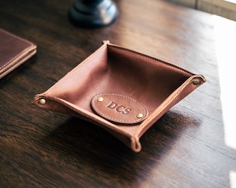 Personalized Groomsmen Gift - Fine Leather Desk Caddy - Best Man Gift - Desk Valet -Christmas Gift - Gifts for Him - The Monticello