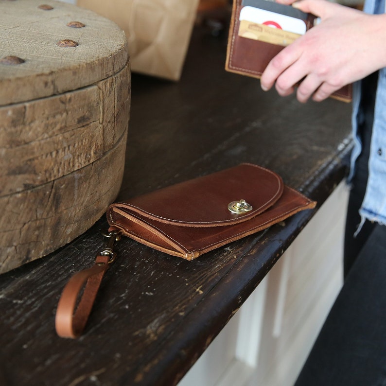 Personalized Full Grain Leather Clutch Purse Handbag Wallet- The Betty Jean w/ Insert bild 9