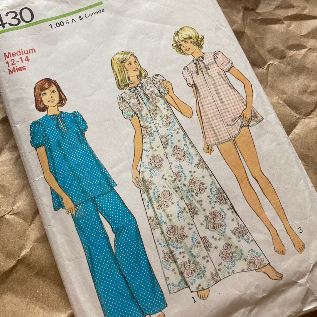 VINTAGE STYLE 70's Maxi Style Nightgown / Nightdress / Pajamas