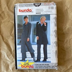 Puede incluir: Patrón de costura Burda International número 2837 para una combinación de coordenadas. El patrón incluye instrucciones para un abrigo largo, pantalones y una chaqueta. El patrón es para las tallas 10-18 y 36-44.