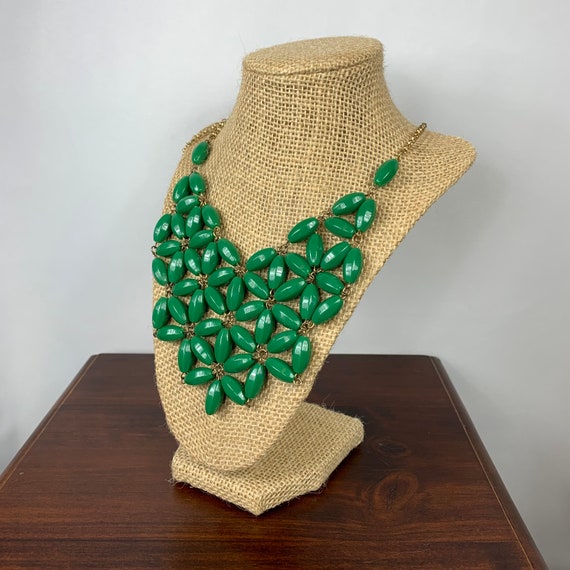 Vintage Green Plastic Bead & Gold 'Crocheted' Sta… - image 5