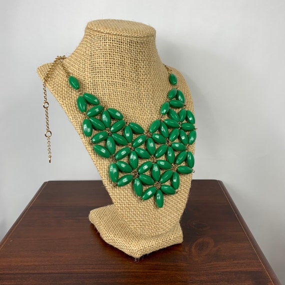 Vintage Green Plastic Bead & Gold 'Crocheted' Sta… - image 4