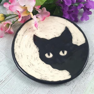 Curious cat black and white ceramic dish, pottery cat, jewelry dish, sgraffito pottery, cat ceramic bowl, cat lover gift, anniversary gift,