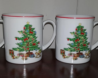 Christmas Mugs-Shibata fine porcelain Japan-Set of 4-Holiday tableware-vintage mugs-Christmas tree mug-8 oz mug-Christmas glassware-rustic