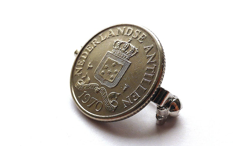 Gift for him or her Dutch Antilles Coin pin Accessory Clothing accessory Vintage 1970 coin brooch Pin Coin Netherlands Vintage pin