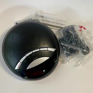 GPX Vintage 2000s am fm alarm clock radio / vintage clock / am/fm radio / retro radio / vintage alarm clock /