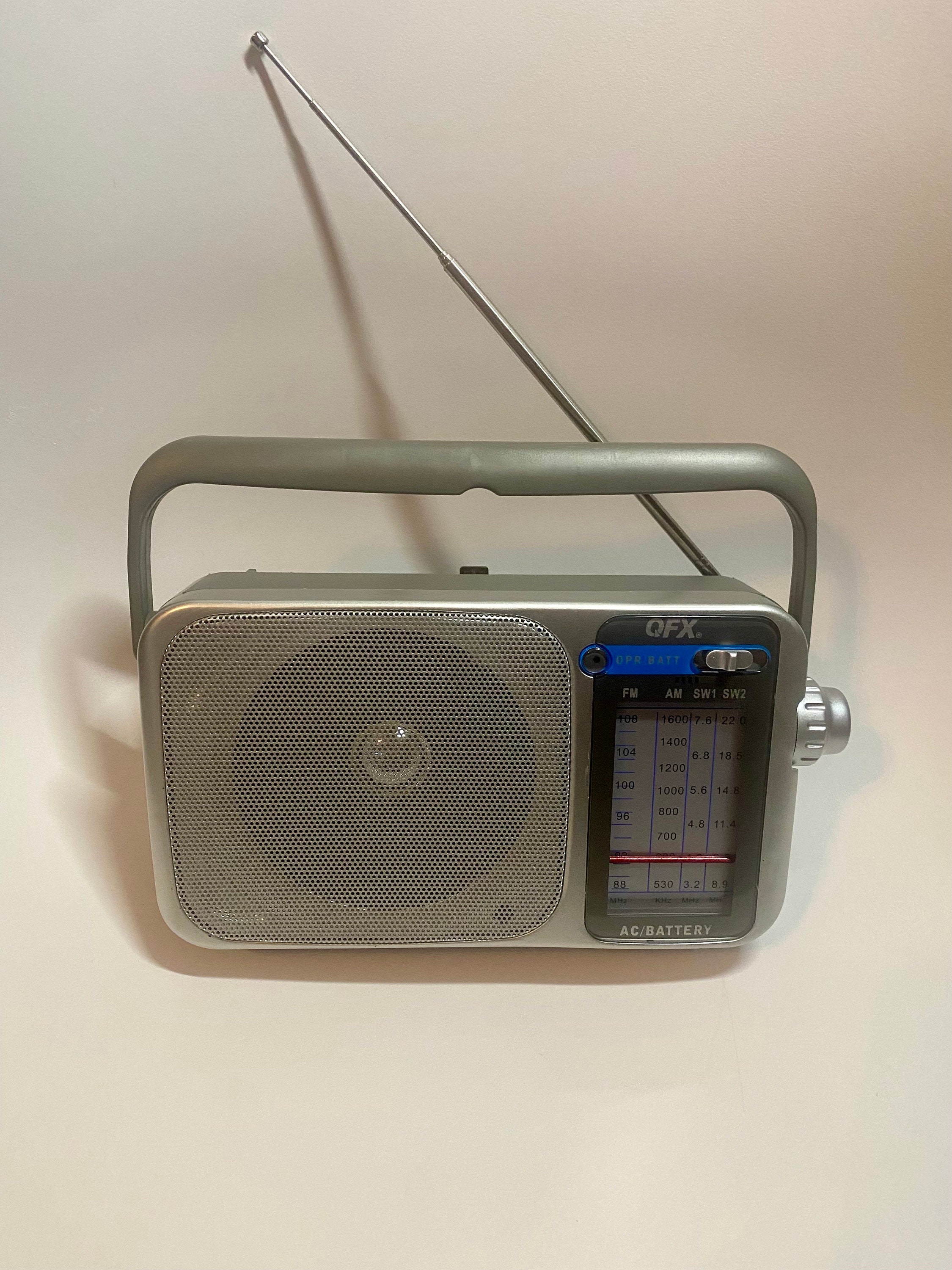 Vintage 1980s/1990s QFX Am/fm/sw1/sw2 Portable Radio Vintage 1980s/1990s QFX Am/fm/sw1/sw2 Portable Radio