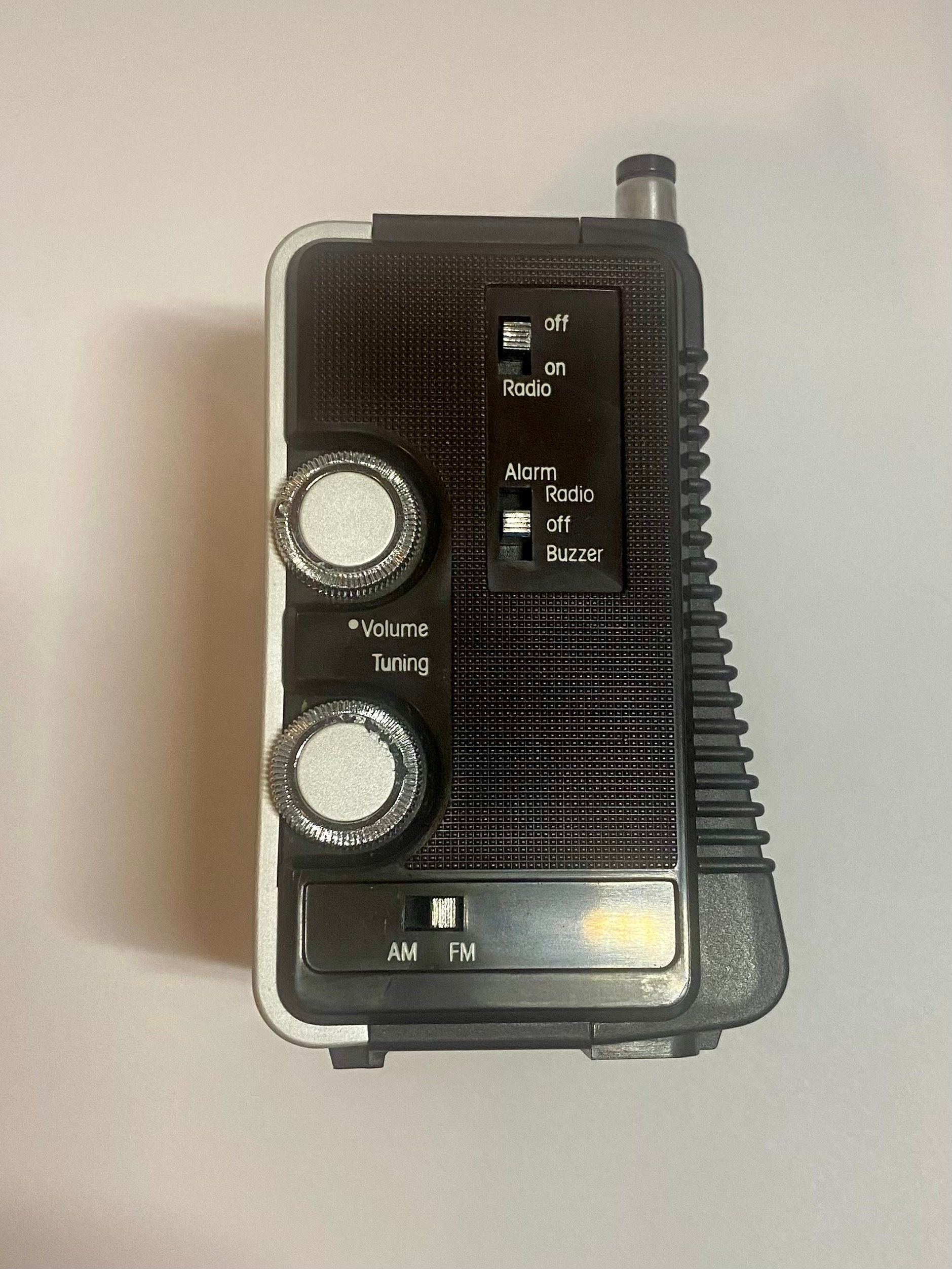 Vintage 1970s/1980s Magnavox Radio Chronometer With Leather Vintage 1970s/1980s Magnavox Radio Chronometer With Leather