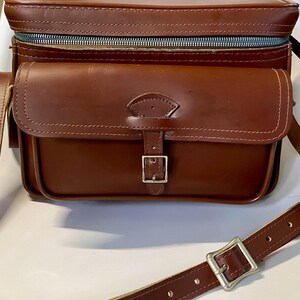 Brown vintage cowhide leather camera bag / Kam-Ra Bag / vintage photography / 1960s / vintage camera accessories / mid century