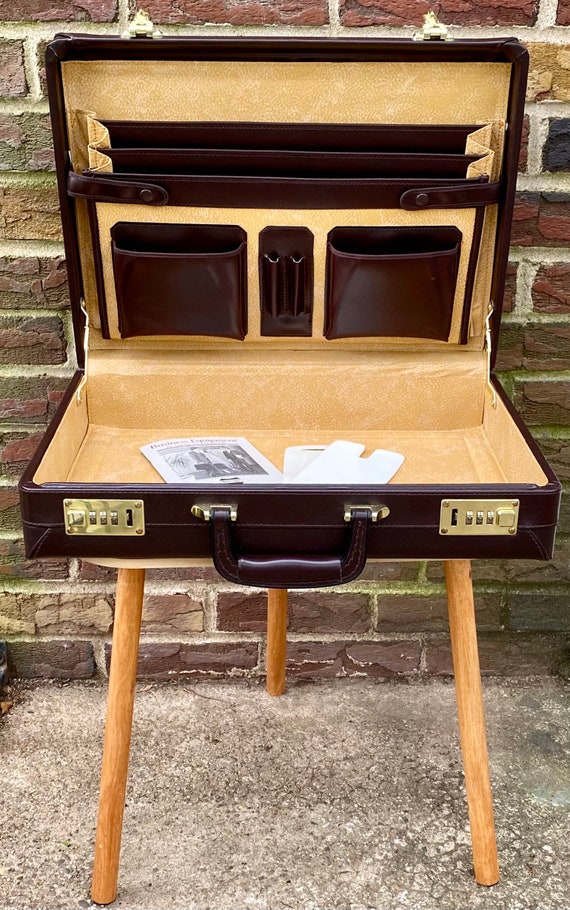 Vintage briefcase / vintage attaché case / 1970s /