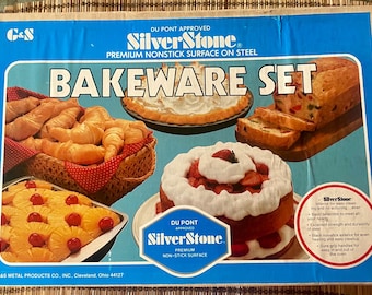 5 Piece Vintage Bakeware Set / Silver stone nonstick surface / unopened / vintage kitchen / 1970s
