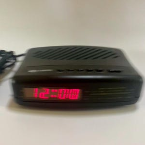 Curtis 1990s/2000s am fm alarm clock radio / vintage clock / am/fm radio / retro radio / vintage alarm clock /