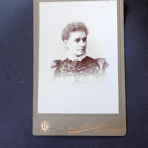 アンティーク エドワード朝 1900 年代 キャビネット カード/CDV ポートレート写真