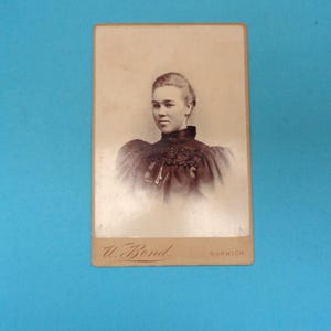 Antyczna edwardiańska karta gabinetowa z lat 1900./fotografia portretowa CDV