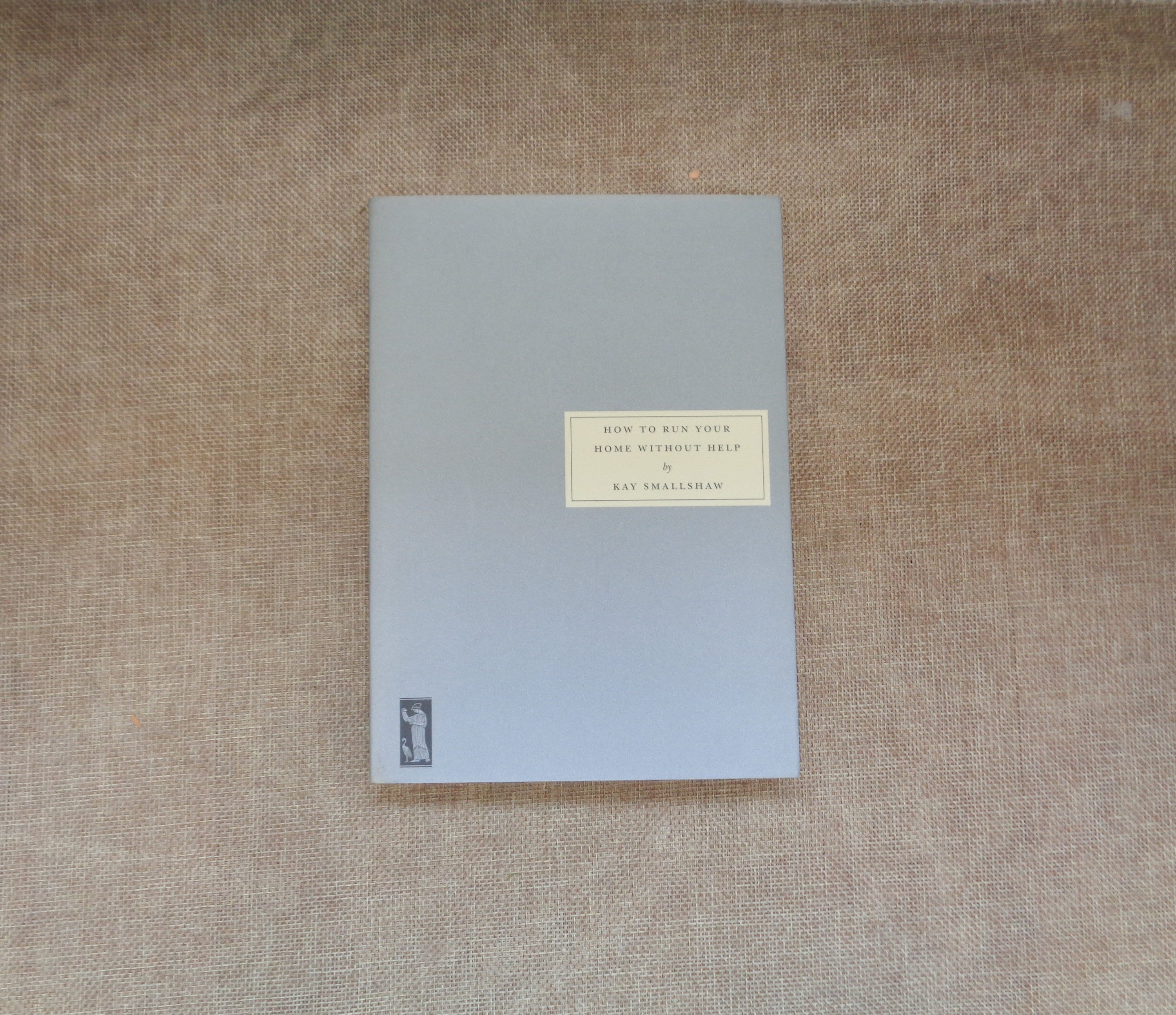 Wie Sie Ihr Haus ohne Hilfe führen von Kay Smallshaw (PB) - Persephone Books #62