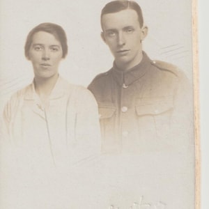Antyczna mała karta gabinetowa z czasów I wojny światowej - Wartime Sweethearts